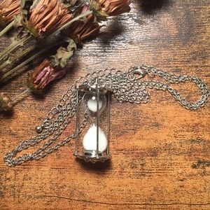 Hourglass Vintage Necklace Hot Topic
